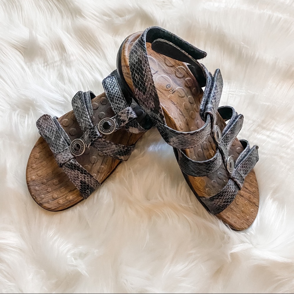 Vionic Women’s Sandals